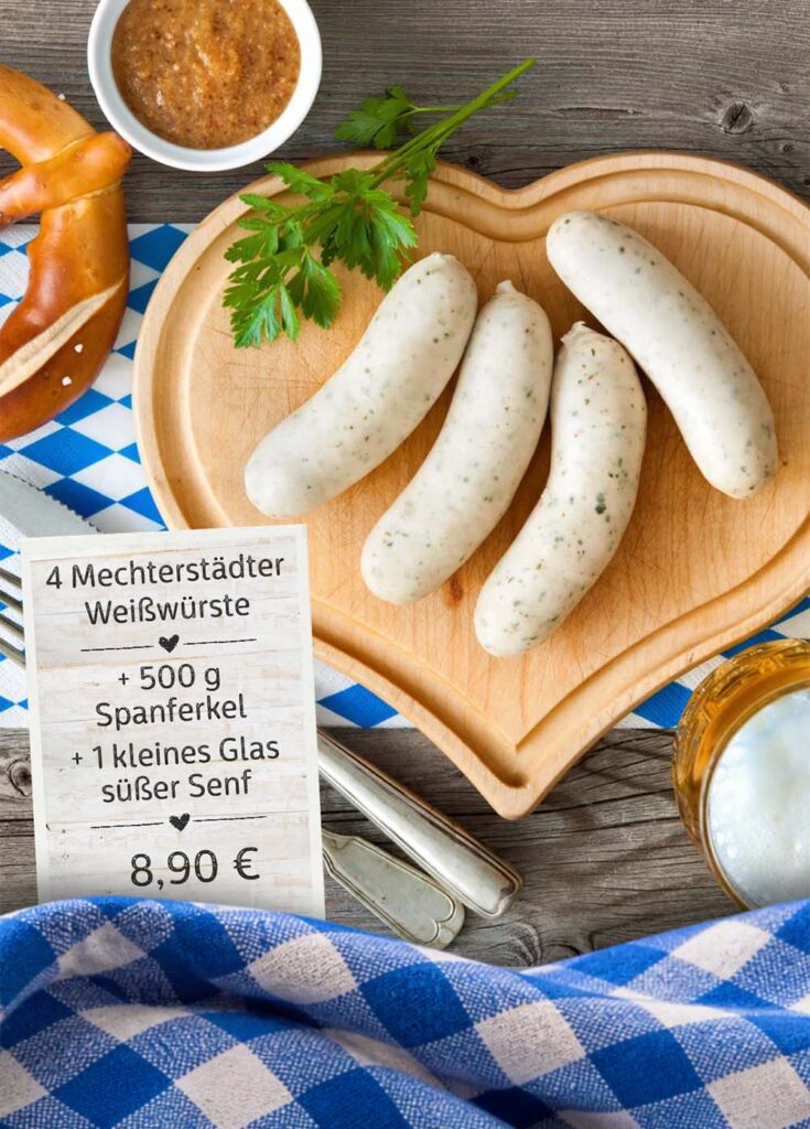 Foto von Weißwürsten auf einem Holzbrett mit Text: 4 Mechterstädter Weißwürste + 500 g Spanferkel + 1 kleines Glas süßer Senf 8,90 €